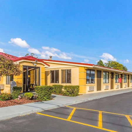 Econo Lodge Norwalk Exterior photo