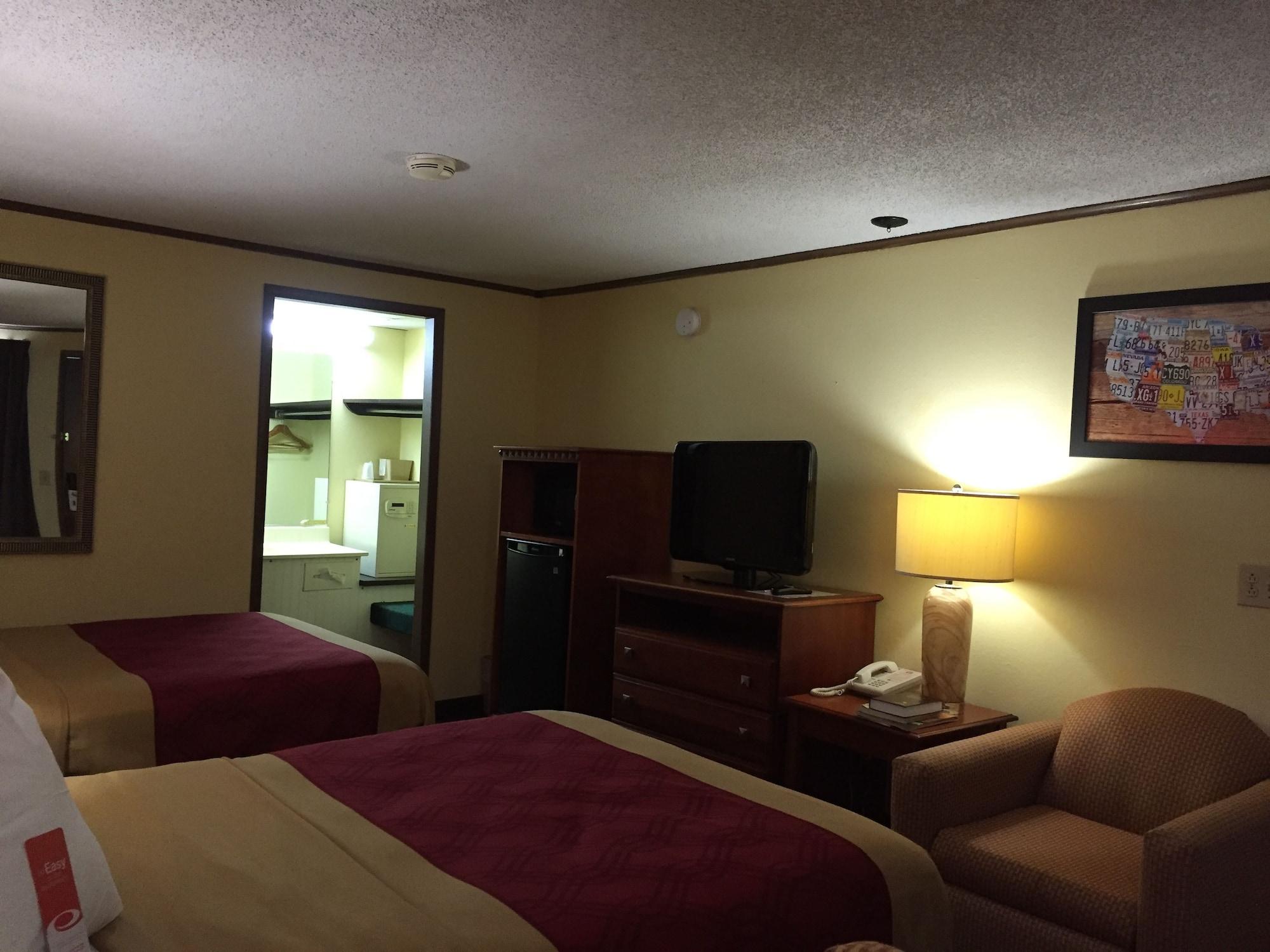 Econo Lodge Norwalk Exterior photo