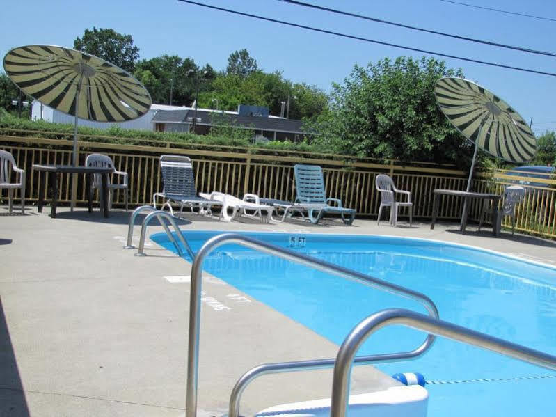 Econo Lodge Norwalk Exterior photo